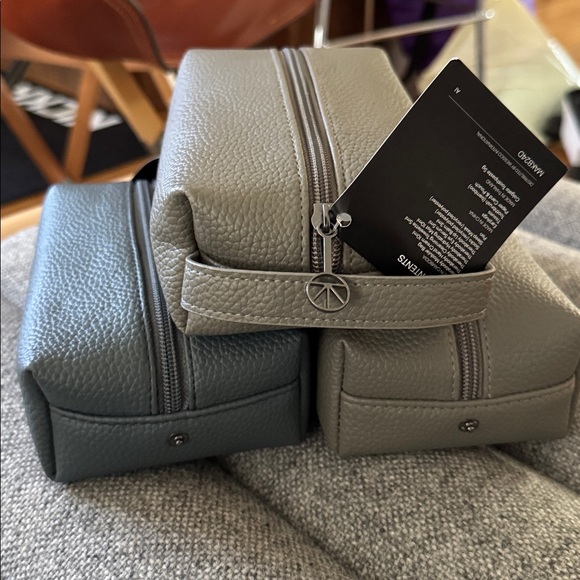 United airlines amenity kits - therabody - Picture 8 of 9